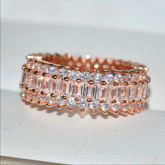 925 STERLING SILVER ENGAGEMENT RING, CUTE RING, SHINY RING. - Picture 3 of 3